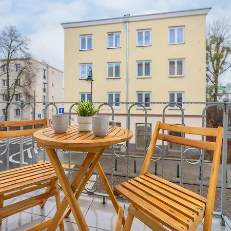 Klimatyczny Z 2 Sypialniami I Balkonem By Renters Appartamento