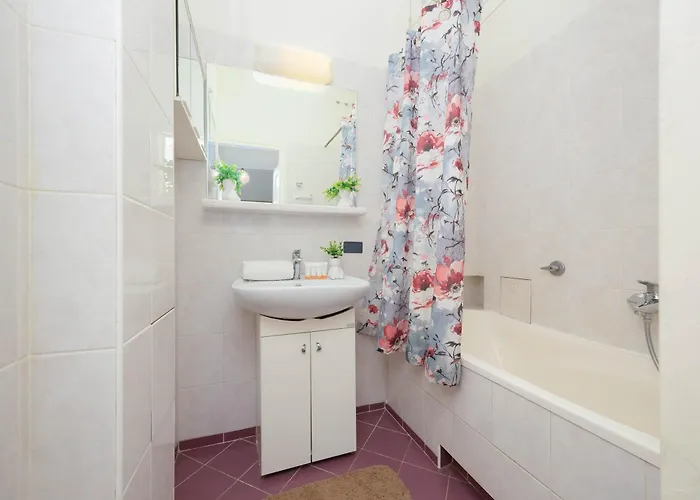 Klimatyczny Z 2 Sypialniami I Balkonem By Renters Varsavia