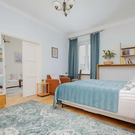 Klimatyczny Z 2 Sypialniami I Balkonem By Renters