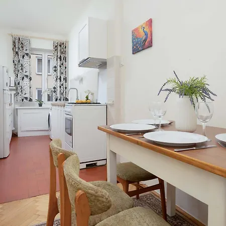 Apartment Klimatyczny Z 2 Sypialniami I Balkonem By Renters Warsaw
