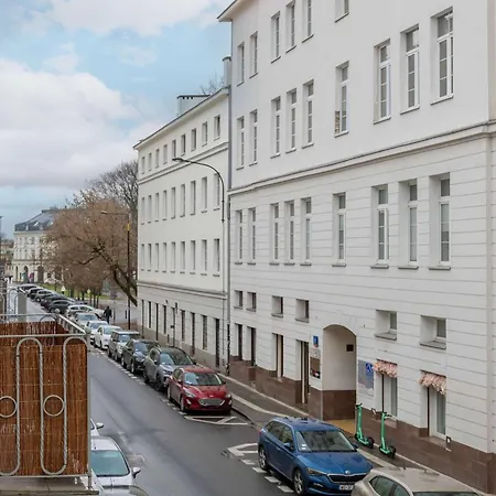 Klimatyczny Z 2 Sypialniami I Balkonem By Renters Apartment