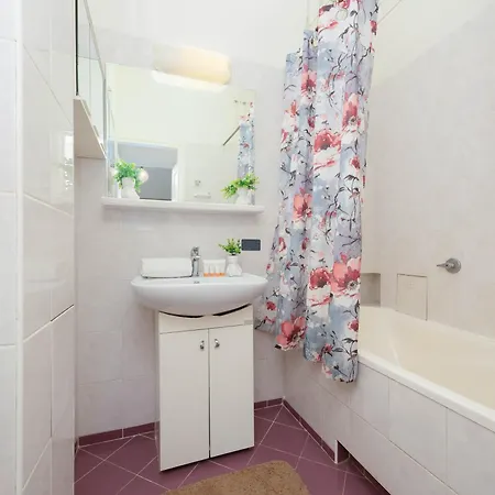 Klimatyczny Z 2 Sypialniami I Balkonem By Renters Varšava